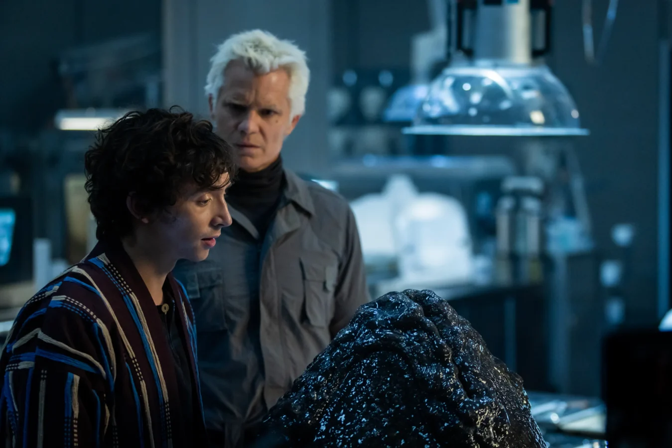 Crítica | Alien: Earth 1x3 – Metamorfose segue expandindo, mas tropeça nos protagonistas