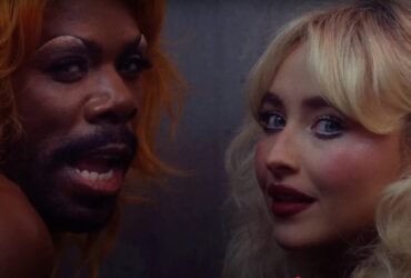 Sabrina Carpenter e Colman Domingo no clipe de Tears