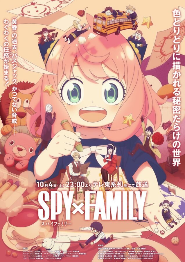 Pôster promocional da 3ª temporada do anime SPY x FAMILY (ou nova série), com Anya Forger em primeiro plano desenhando, cercada por miniaturas da família Loid, Yor e Bond, junto a cenas e brinquedos.