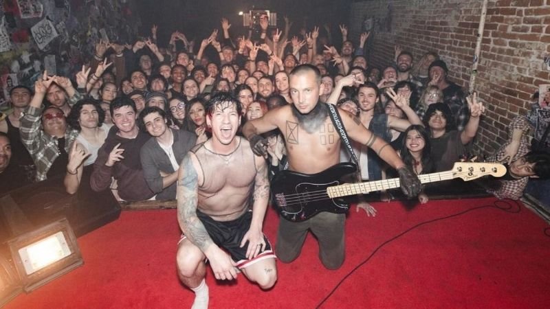 Breach Twenty One Pilots 