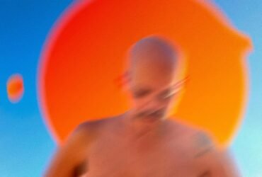 Crítica | Ondas que arrepiam e aquecem: a estreia solo de Pedro Bienemann