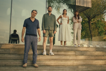 Crítica | Amores à Parte abre a relação para a gente rir das nossas próprias contradições