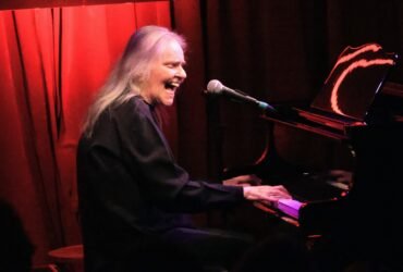 Morre aos 75 anos a cantora Angela Ro Ro