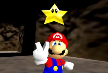 Após um ano de disputa judicial, Nintendo saiu vitoriosa em seu processo contra Ryan Daly, acusado de vender dispositivos para desbloquear o Nintendo Switch e rodar jogos piratas. O acordo, que põe fim ao caso, estipula que Daly pagará uma multa de US$ 2 milhões e se comprometerá a não vender mais consoles modificados nem dispositivos de evasão. A disputa começou em março de 2024, quando a gigante dos games tentou resolver o problema fora dos tribunais, pedindo que Daly parasse de vender consoles modificados e cartões MIG Switches, que permitiam a execução de jogos piratas. Apesar de ter afirmado que interromperia a atividade, Daly continuou com a venda desses produtos, levando a Nintendo a recorrer à corte federal de Seattle. Daly, por sua vez, negou as acusações, argumentando que a empresa estava fazendo um "enriquecimento ilícito" e apresentando a ação como fraudulenta. Contudo, as partes decidiram encerrar o processo por meio de um acordo, que, além da multa de US$ 2 milhões, estabelece que Daly não poderá mais se envolver com dispositivos de desbloqueio ou fornecer qualquer documentação que permita a modificação de hardwares. A Nintendo ainda acusou Daly de distribuir jogos piratas, com clientes enviando seus consoles para modificações que incluíam uma seleção de jogos ilegais na memória dos aparelhos. Embora a multa de US$ 2 milhões seja considerável, ela está distante da multa de US$ 10 milhões imposta a Gary Bowser, membro de um grupo pirata, que será descontada de seus salários por toda a vida. Este acordo reforça a posição da Nintendo em proteger seus direitos autorais e propriedades intelectuais, especialmente em um mercado onde o desbloqueio de consoles e a pirataria continuam sendo um problema recorrente.