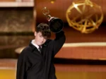Owen Cooper faz história no Emmy 2025 como o mais jovem vencedor como ator coadjuvante