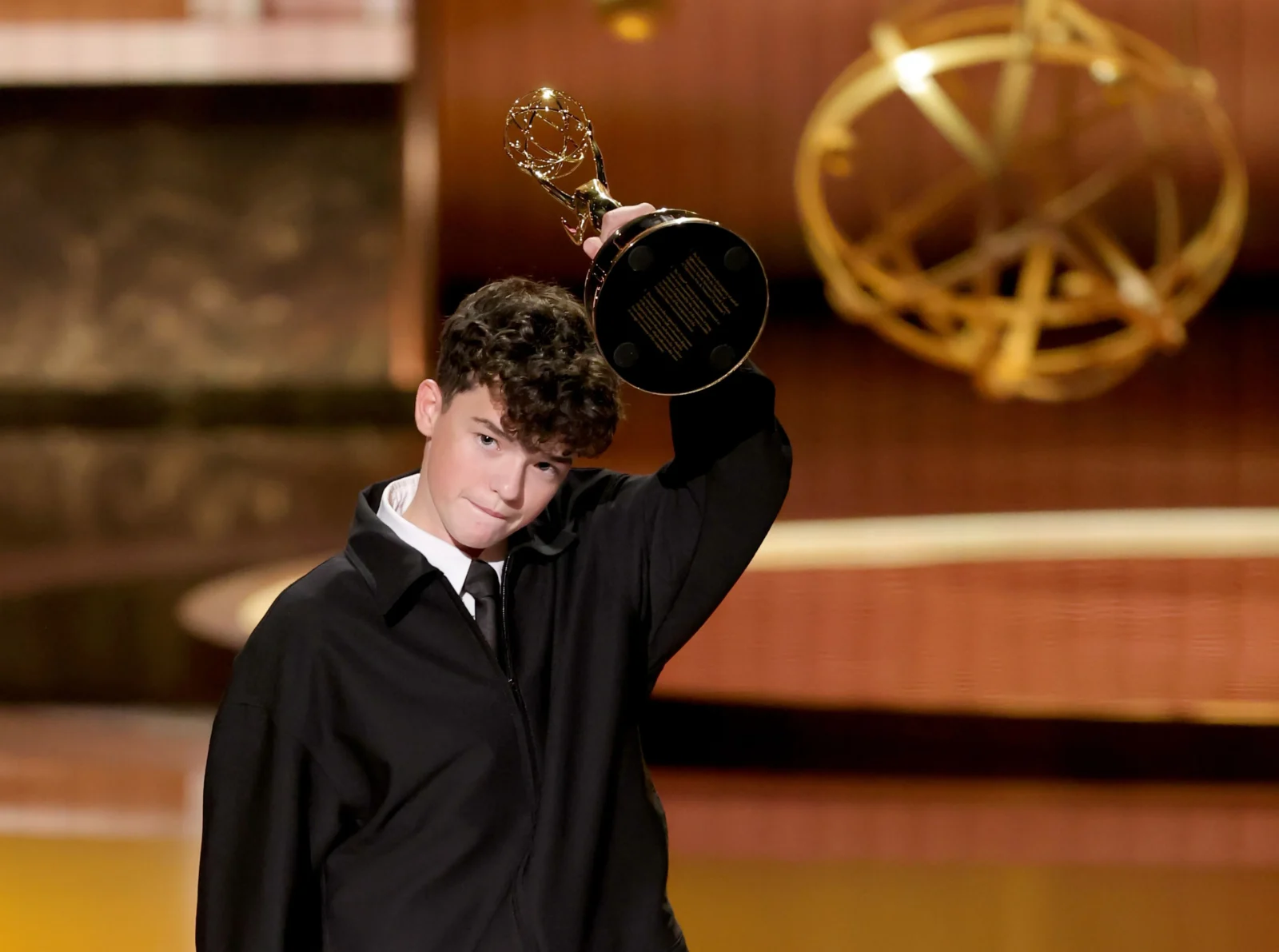 Owen Cooper faz história no Emmy 2025 como o mais jovem vencedor como ator coadjuvante