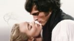 Pôster de O Morro dos Ventos Uivantes, com Margot Robbie e Jacob Elordi.