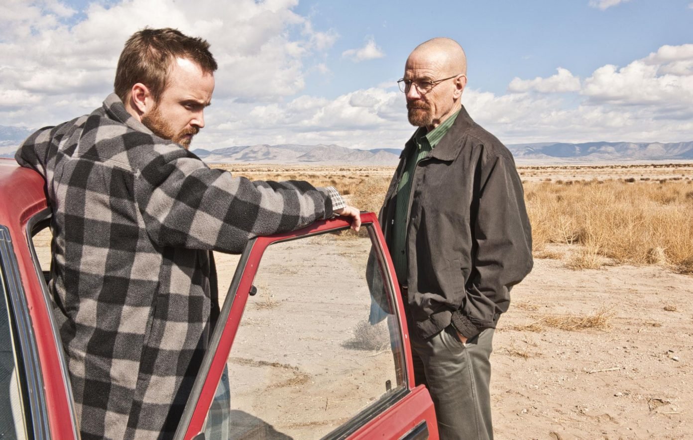 Atores Aaron Paul e Bryan Cranston na série Breaking Bad