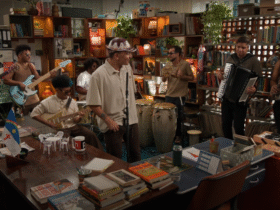 Tiny Desk Brasil estreia com show de 'piseiro intimista' de João Gomes