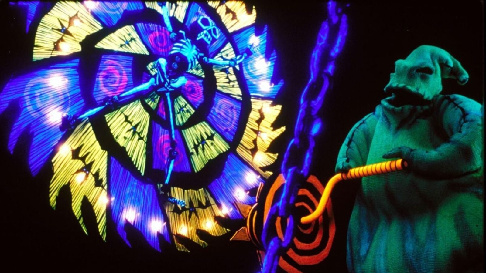 Luz negra para cenas de Oogie Boogie em O Estranho Mundo de Jack.