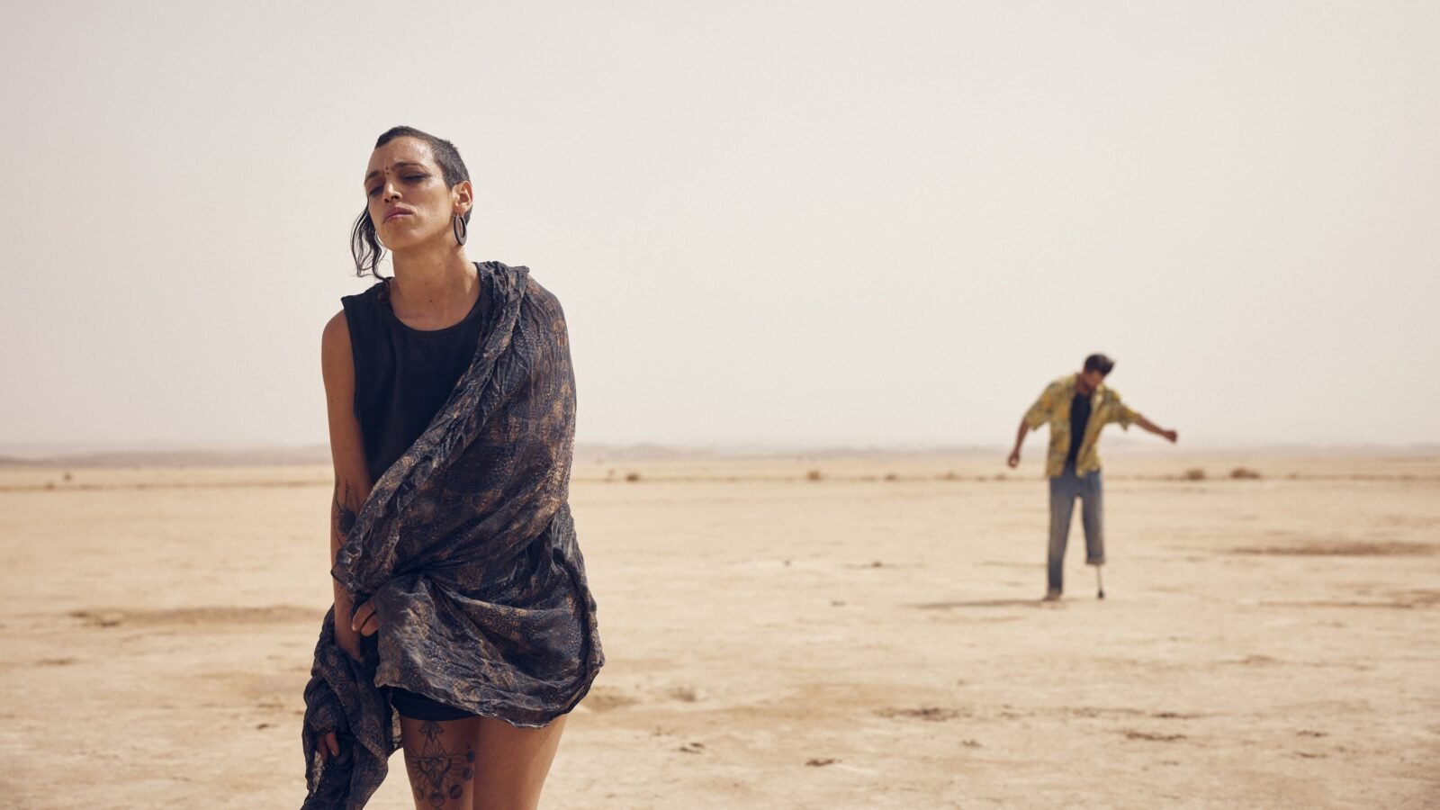 Crítica | Sirāt é uma tentativa de um choque vazio, onde a forma eclipsa o conteúdo