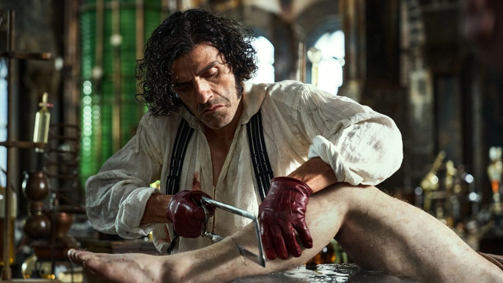 Crítica | Há pedaços de cada filme da carreira de Guillermo del Toro em Frankenstein