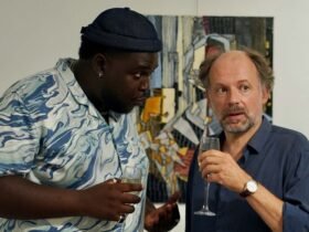 Crítica | Voz de Aluguel levanta temas como raça e atuação, mas se acomoda como uma boa comédia