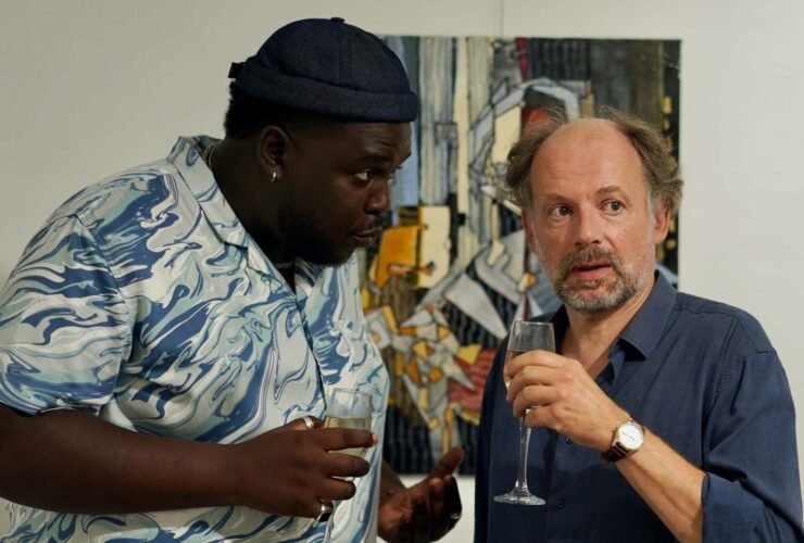 Crítica | Voz de Aluguel levanta temas como raça e atuação, mas se acomoda como uma boa comédia