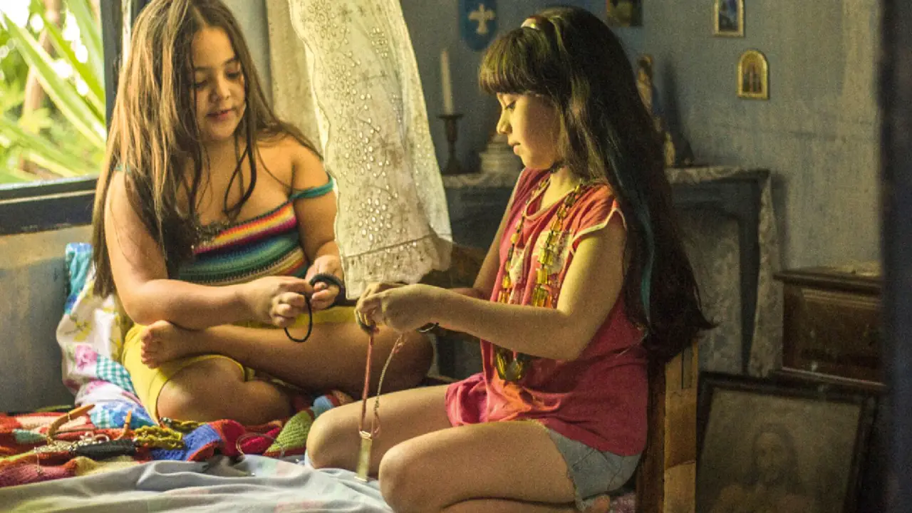 Crítica | A Natureza das Coisas Invisíveis transforma o adeus em travessia