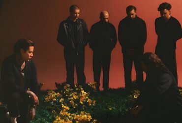 Integrantes da banda The Devil Wears Prada Albúm Flowers