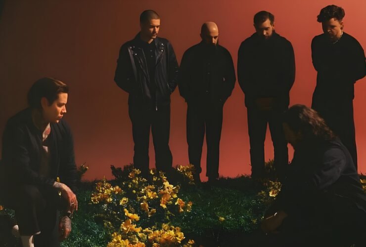 Integrantes da banda The Devil Wears Prada Albúm Flowers