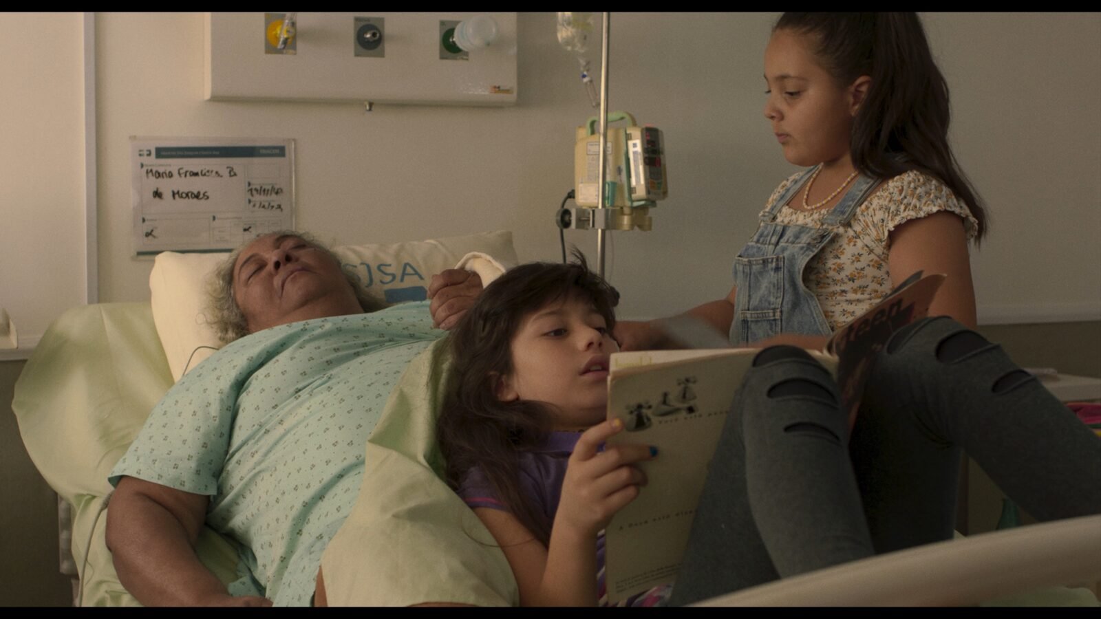 Crítica | A Natureza das Coisas Invisíveis transforma o adeus em travessia