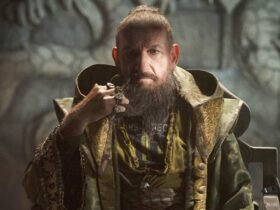 Magnum | Ben Kingsley reprisa o papel do falso Mandarim em teaser de nova série da Marvel