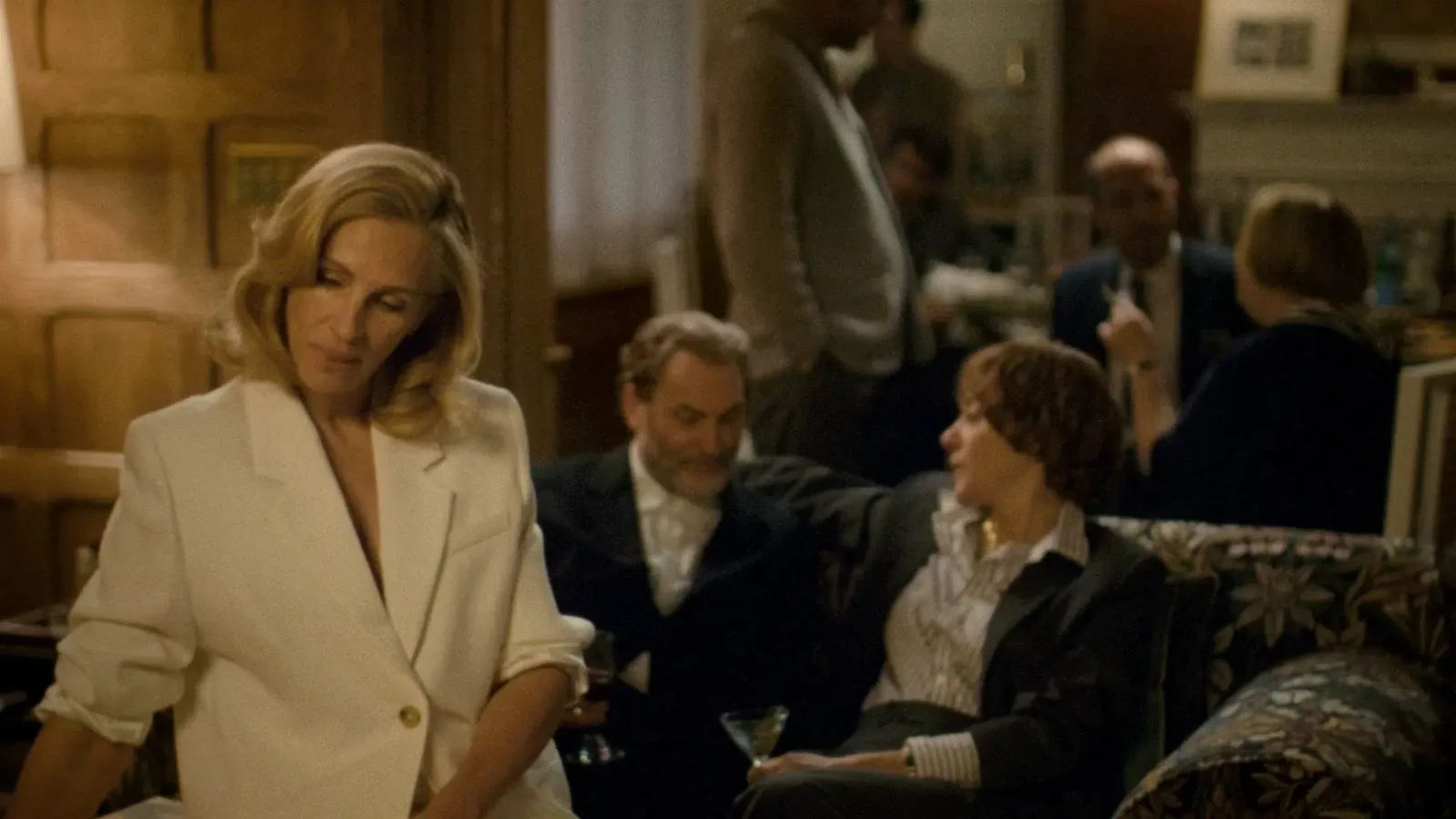 Crítica | Depois da Caçada tenta dissecar a cultura da performance, mas acaba tropeçando no próprio discurso