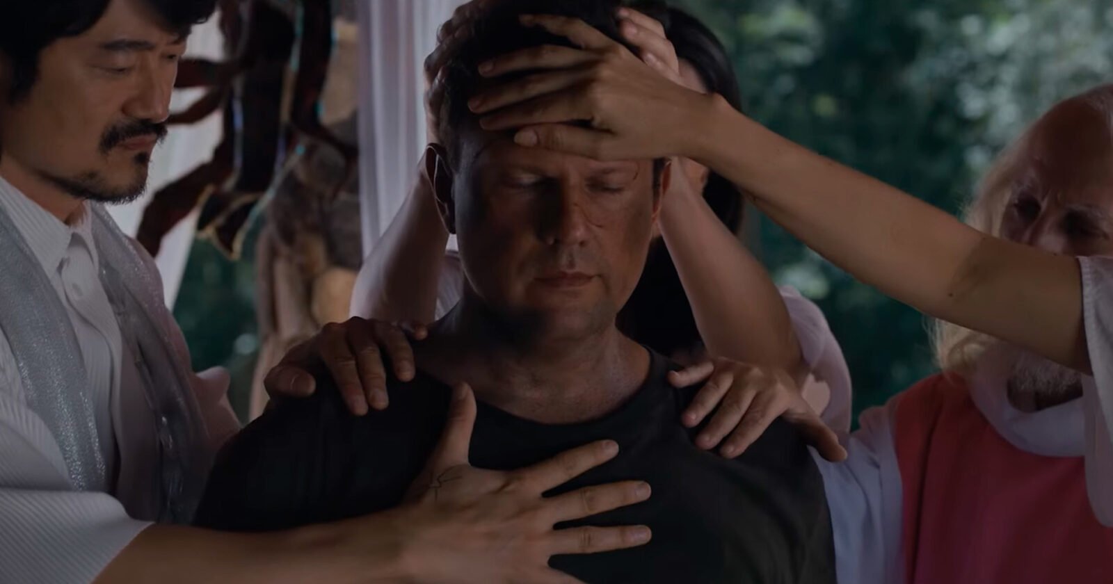 Crítica | Enterre Seus Mortos: A beleza do caos na mente de Marco Dutra