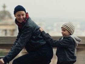 Crítica | Me Ame Com Ternura: A maternidade queer fica entre o amor e a culpa de existir