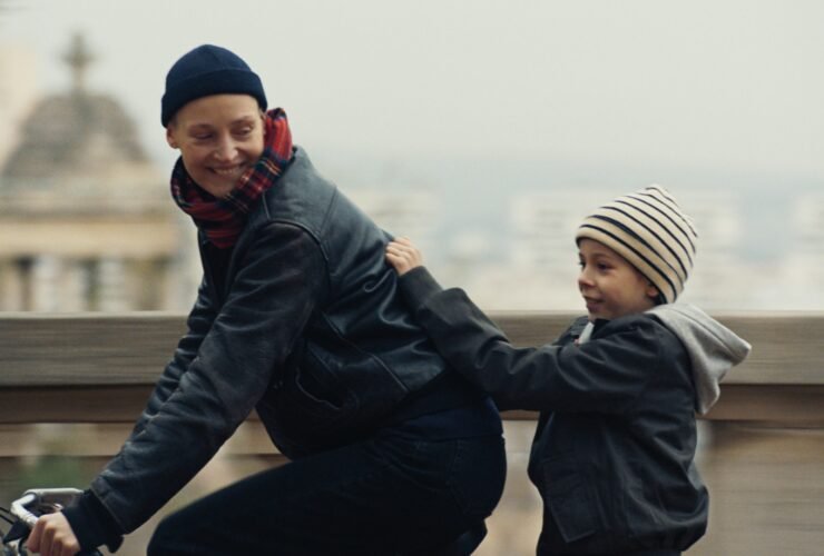 Crítica | Me Ame Com Ternura: A maternidade queer fica entre o amor e a culpa de existir