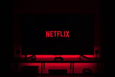 Netflix bloqueia conteúdo para assinantes de plano com anúncios; entenda