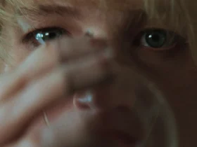 Crítica | Em 'Morra, Amor', Lynne Ramsay traduz a prisão do corpo feminino em audiovisual