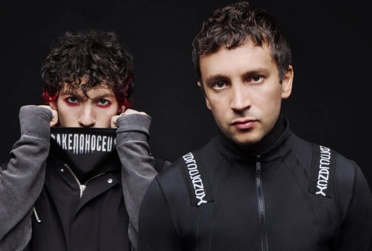 Josh Dun and Tyler Joseph do Twenty One Pilots