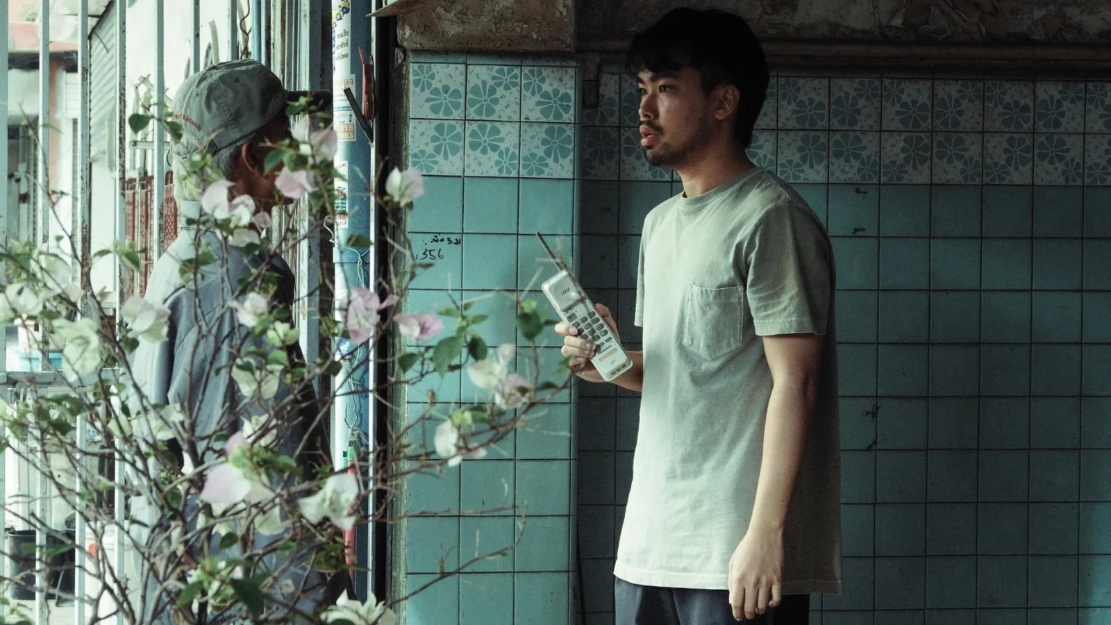 Crítica | A Useful Ghost: quando um aspirador de pó quer dizer tudo sobre amor, memória e trabalho