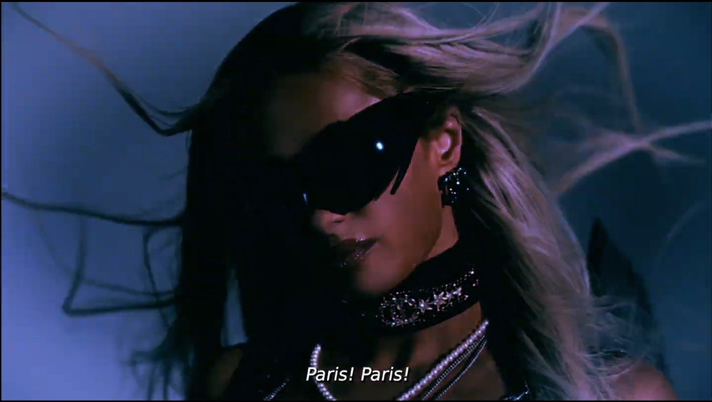 Crítica | Infinite Icon: Uma Memória Visual – revela o que existe por trás da máscara de Paris Hilton