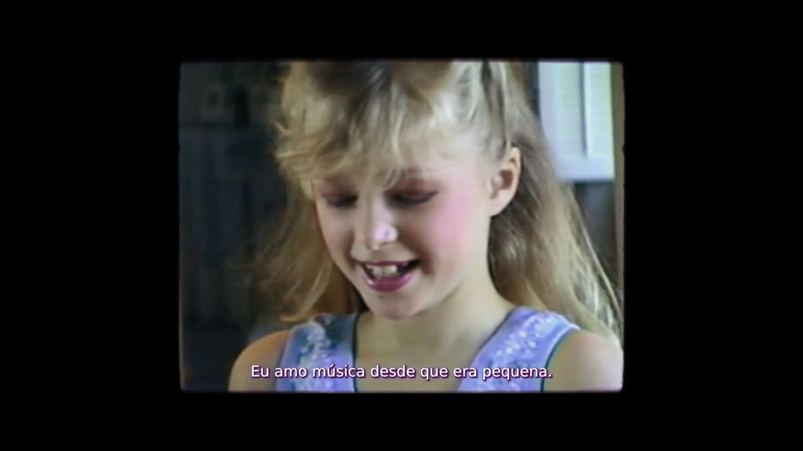 Crítica | Infinite Icon: Uma Memória Visual – revela o que existe por trás da máscara de Paris Hilton