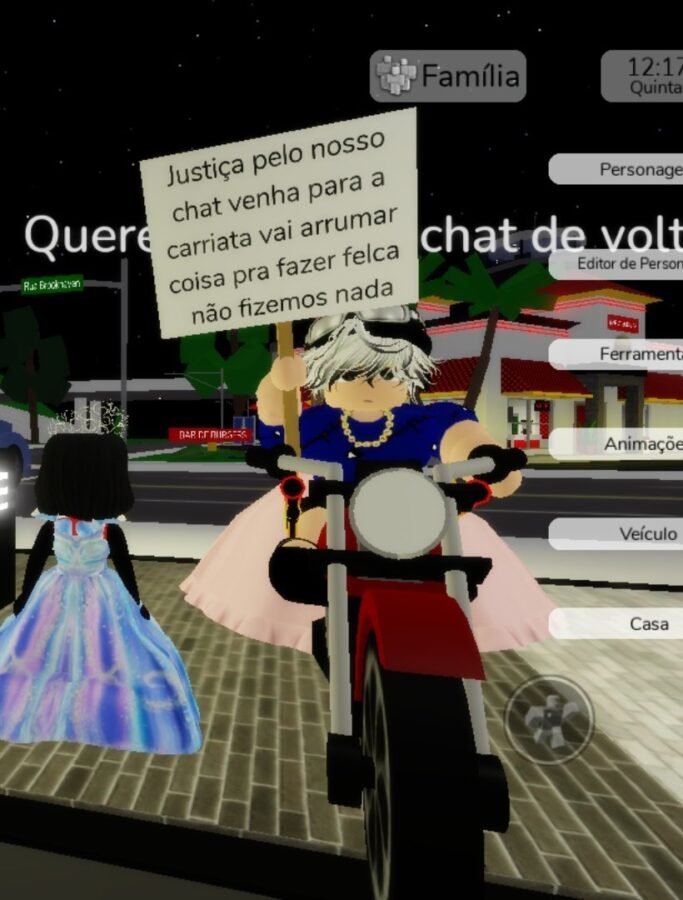 Com 'queima de veículos' e placas, crianças protestam contra restrição de comunicação no Roblox