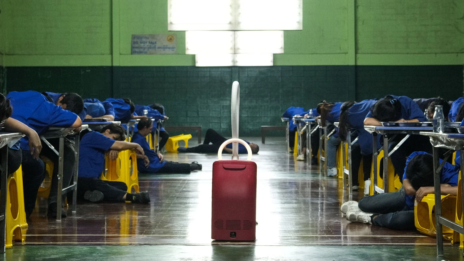 Crítica | A Useful Ghost: quando um aspirador de pó quer dizer tudo sobre amor, memória e trabalho