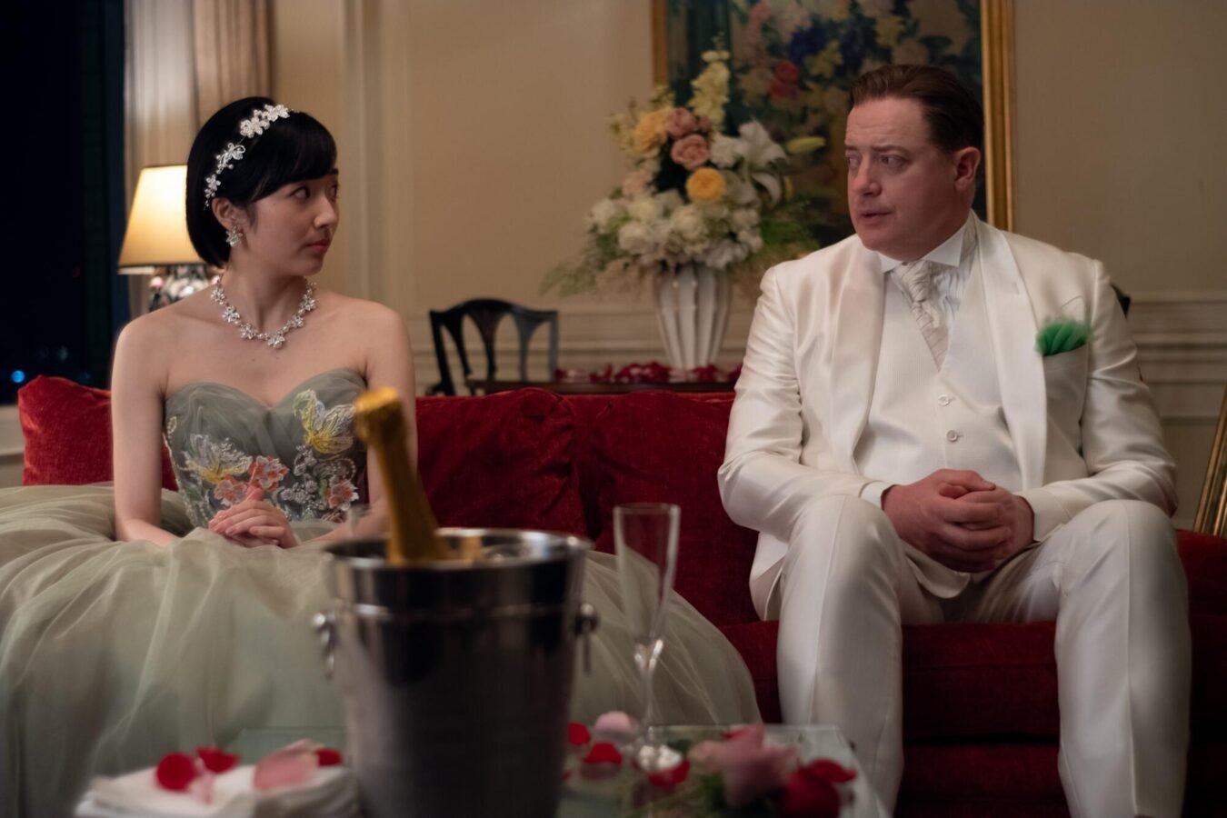 Crítica | Em 'Família de Aluguel', o afeto é caro na era de aluguéis emocionais