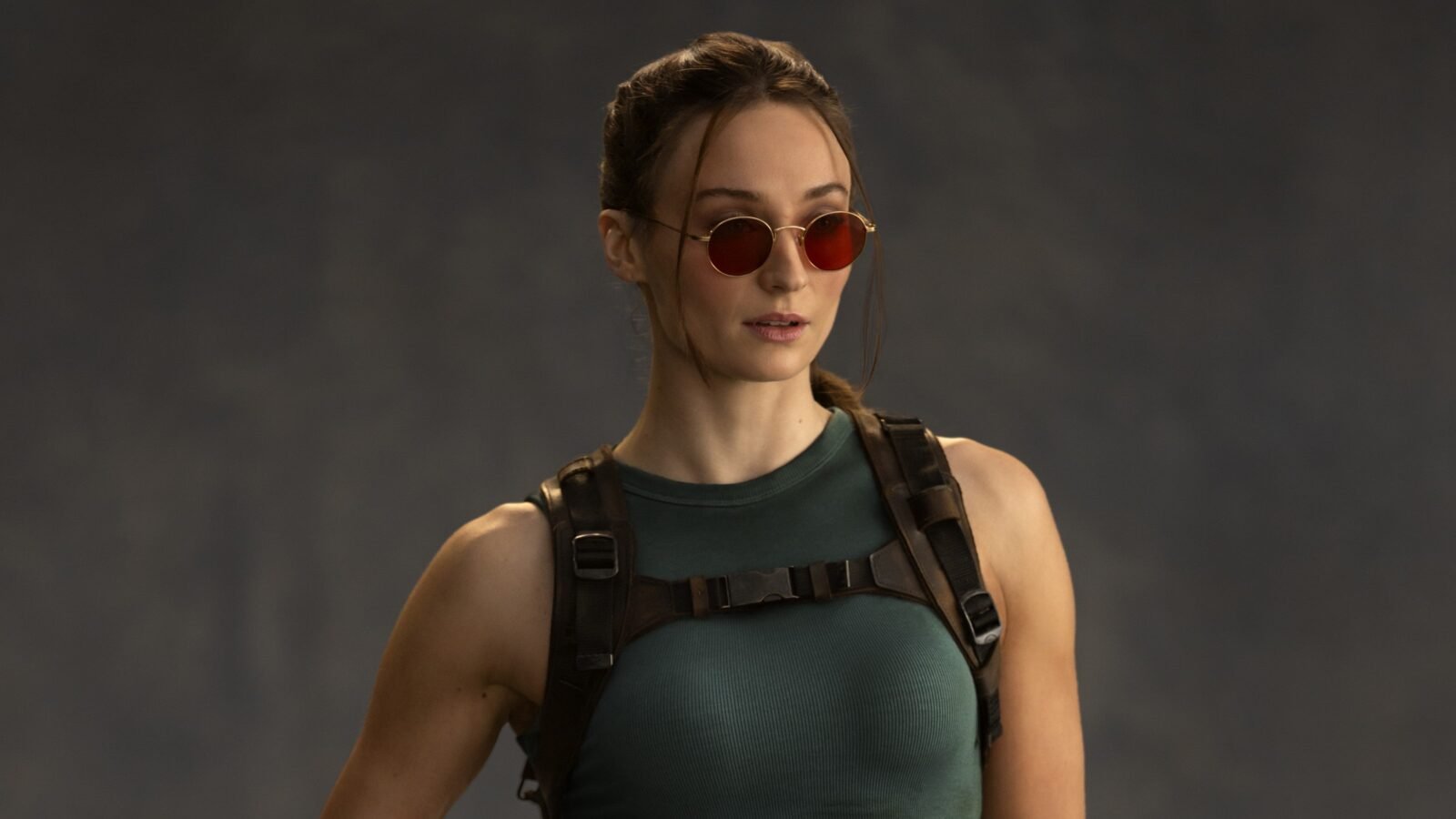 Tomb Raider | Sophie Turner surge como Lara Croft em primeira imagem da série