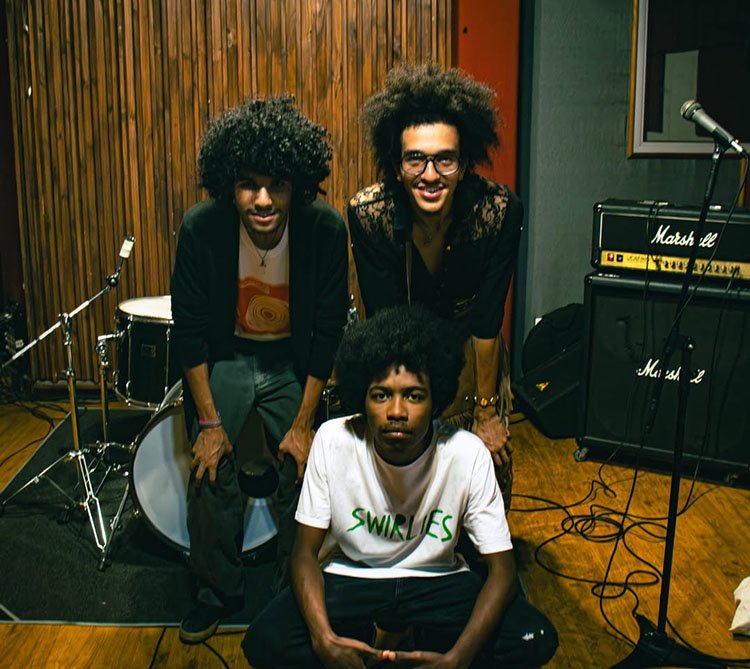 Crítica | 'Entre Quatro Paredes' o Nigéria Futebol Clube se mostra uma banda melhor que seu disco