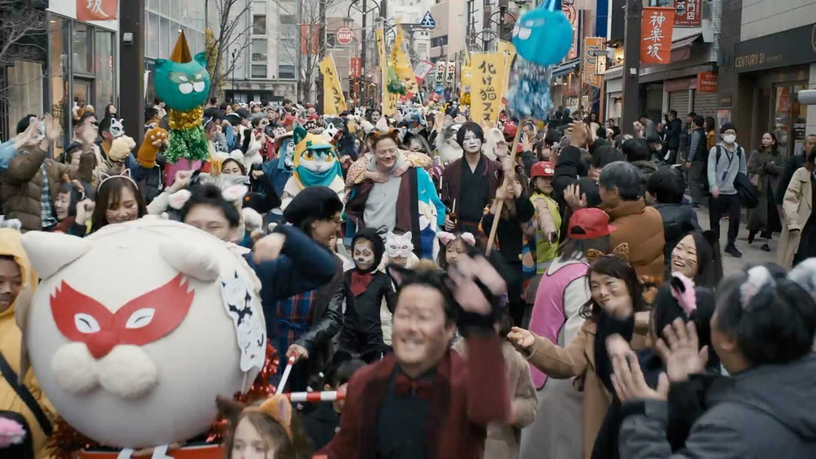 Crítica | Em 'Família de Aluguel', o afeto é caro na era de aluguéis emocionais