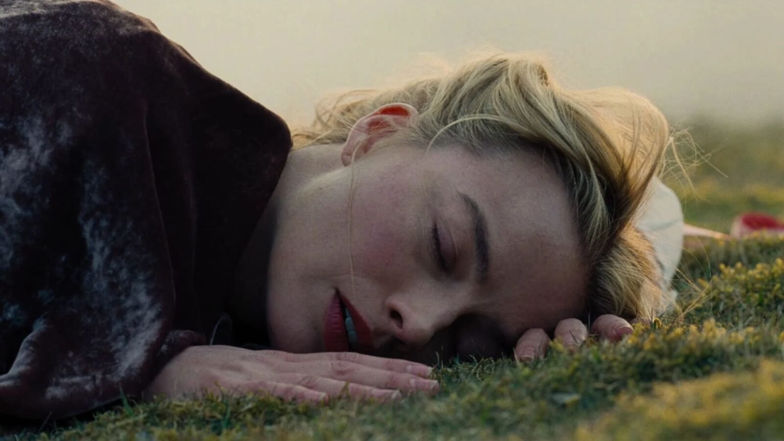 "O Morro dos Ventos Uivantes" até tenta, mas ele não é brat