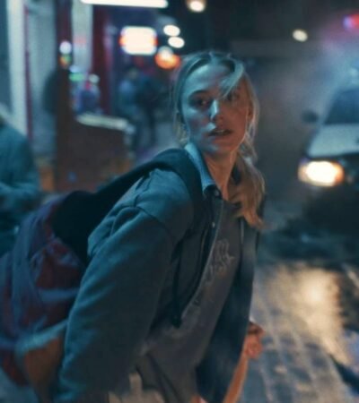 Personagem principal olhando para frente