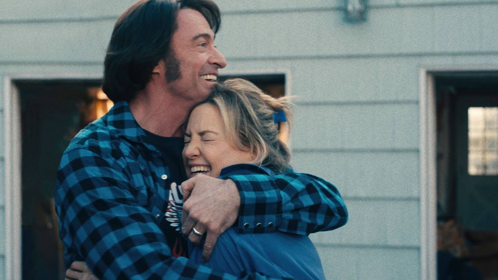 Crítica | Song Sung Blue conta a história de músicos que não venceram, mas pesa no melodrama