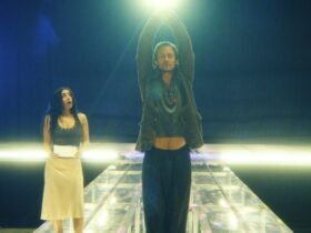 Crítica | The Moment é exagerado, inconsistente e irônico, ou seja, Charli xcx em essência