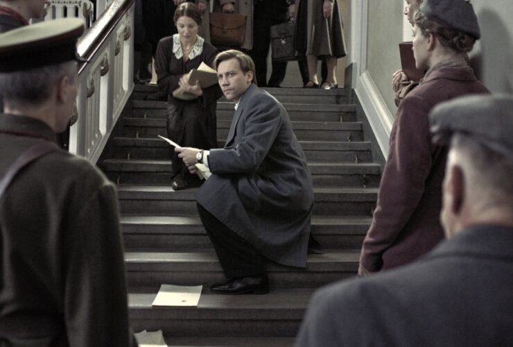 Crítica | Em 'Dois Procuradores' a paranoia stalinista cabe perfeitamente no formato 4:3