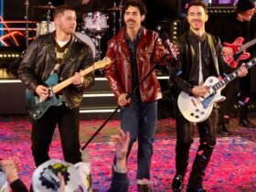 Jonas Brothers | Trio anuncia show em São Paulo com a turnê 'Greetings from Your Hometown'
