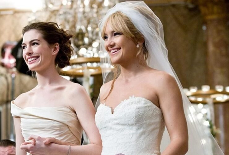 Anne Hathaway e Kate Hudson em Noivas em Guerra.