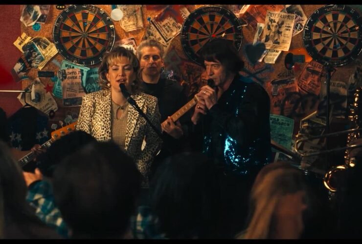 Crítica | Song Sung Blue conta a história de músicos que não venceram, mas pesa no melodrama