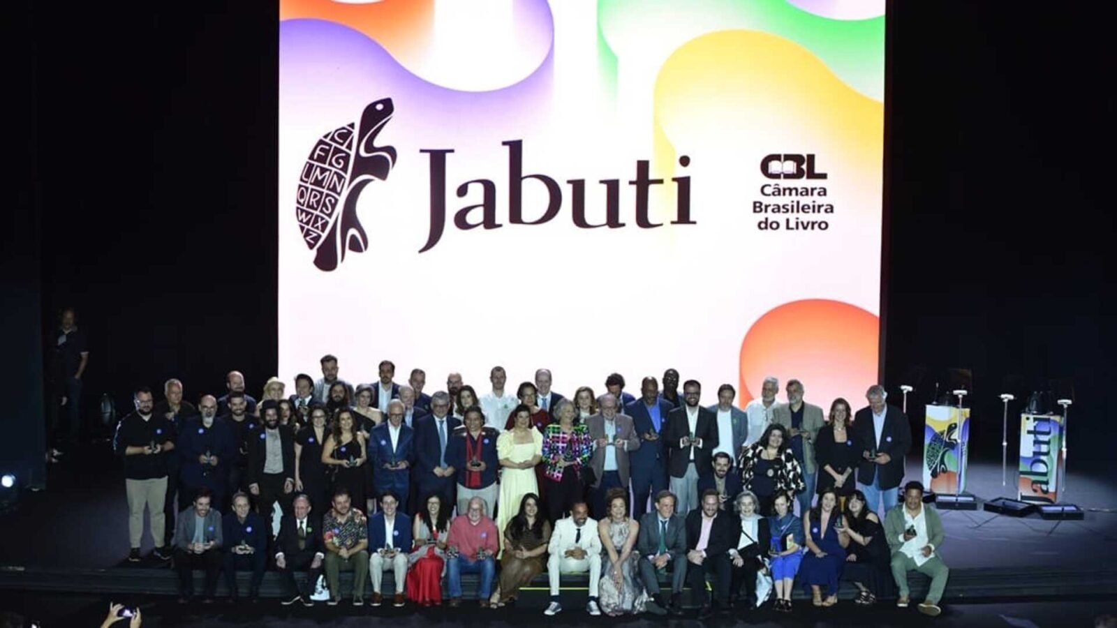 Prêmio Jabuti abre inscrições com categoria inédita para criadores de conteúdo literário; saiba mais