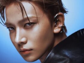 Heeseung, ex-membro do Enhypen, um jovem homem coreano posa para foto.