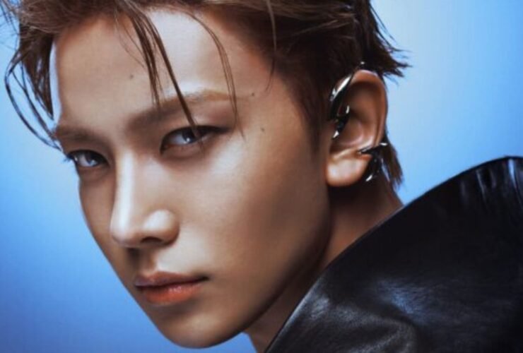 Heeseung, ex-membro do Enhypen, um jovem homem coreano posa para foto.